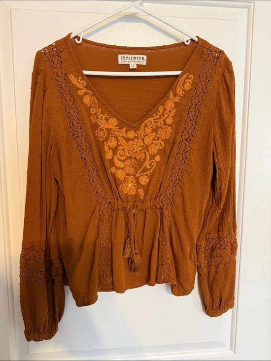Idyllwind Tops - Idyllwind Embroidered V-Neck Peasant Top